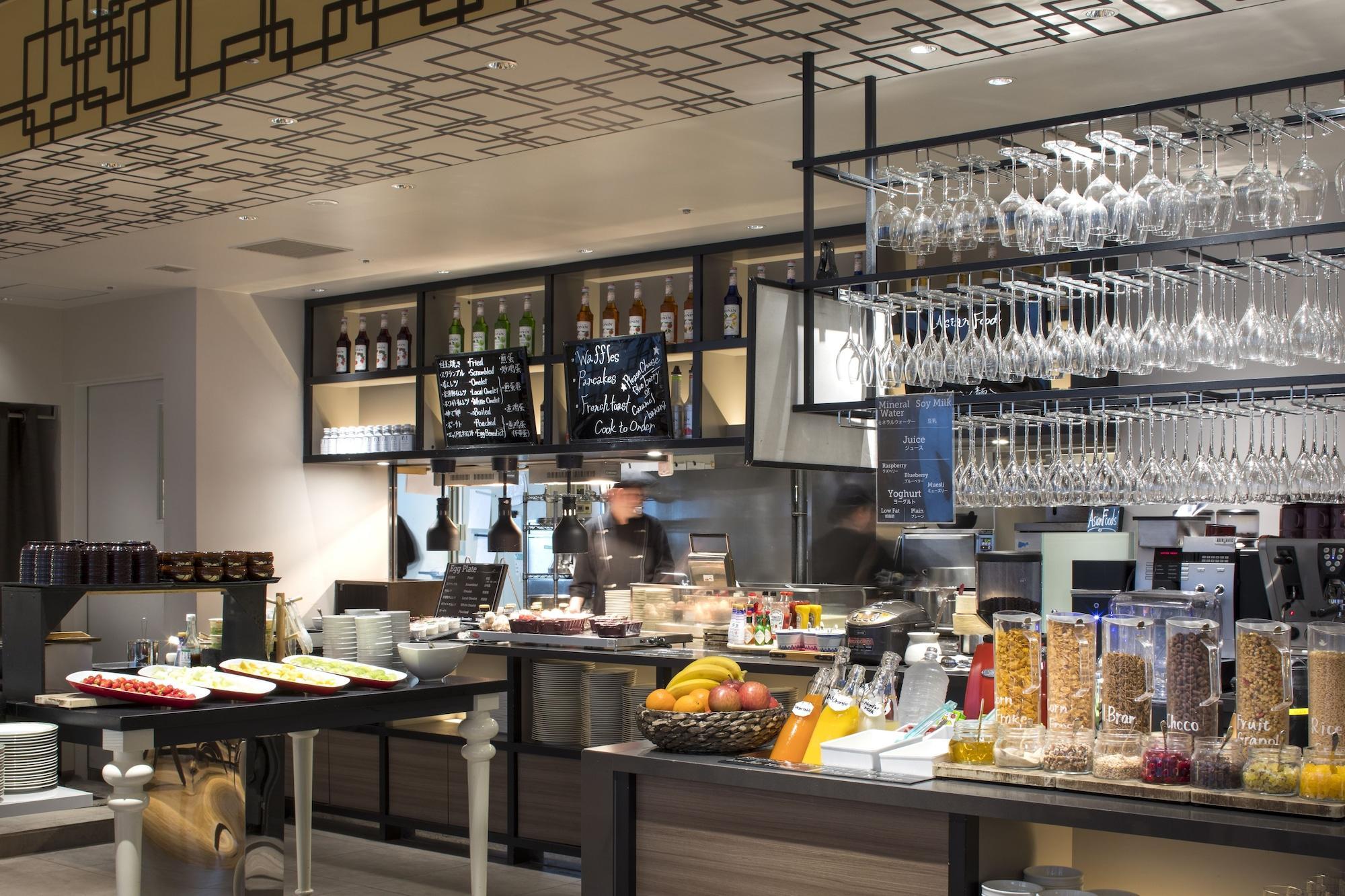 Courtyard By Marriott Shin-Osaka Station Ξενοδοχείο Εξωτερικό φωτογραφία The buffet at the restaurant