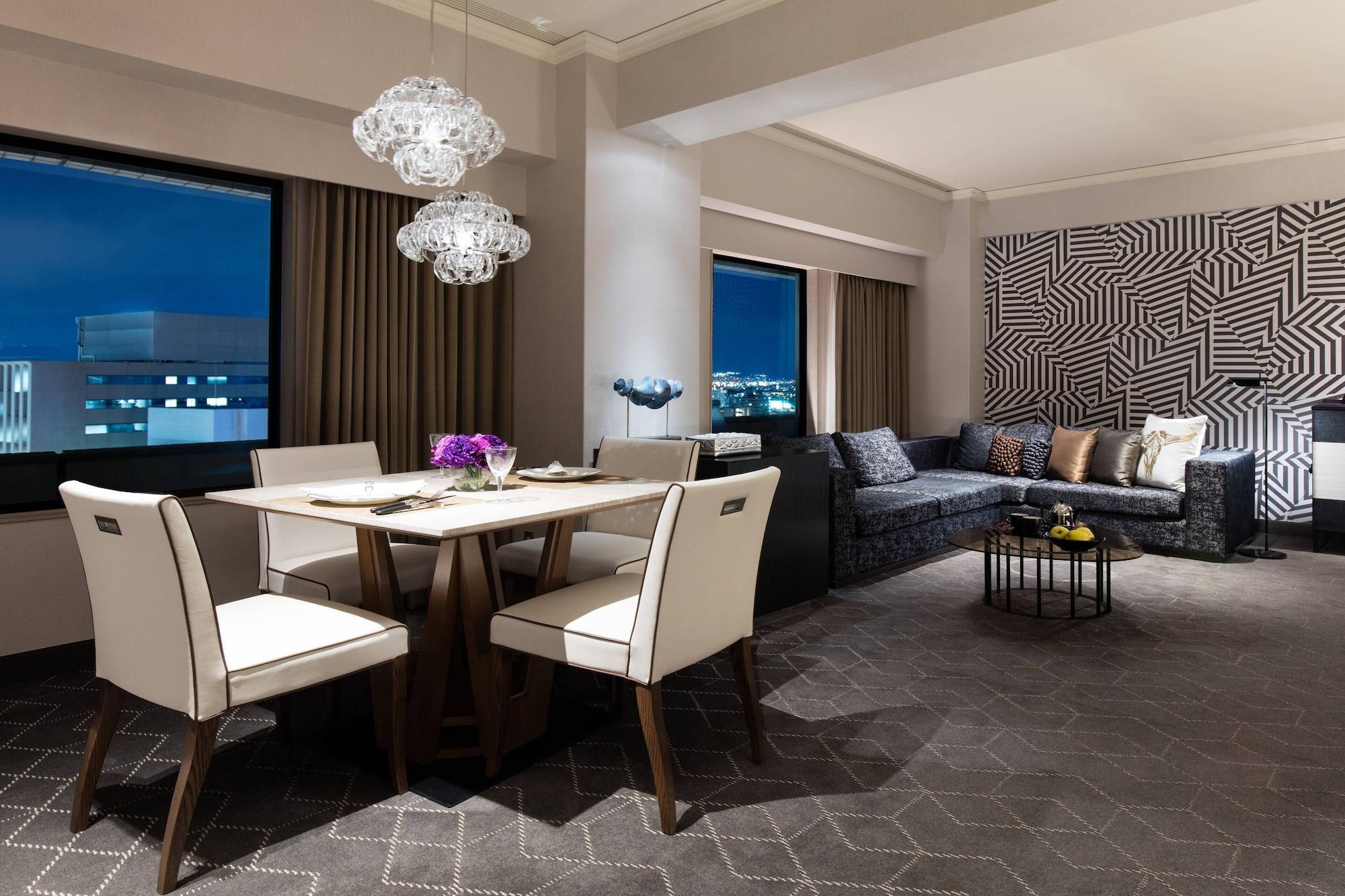 Courtyard By Marriott Shin-Osaka Station Ξενοδοχείο Εξωτερικό φωτογραφία A suite at the hotel