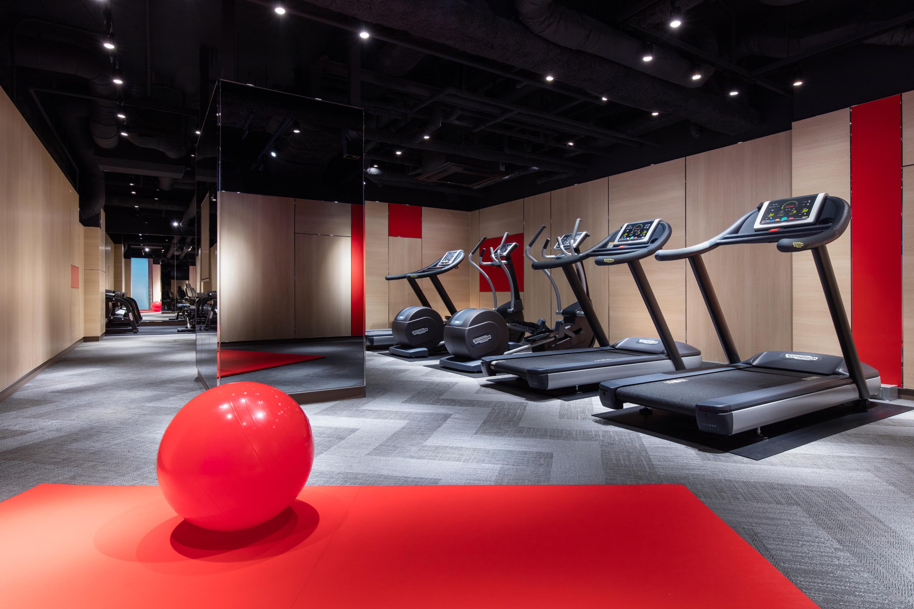 Courtyard By Marriott Shin-Osaka Station Ξενοδοχείο Εξωτερικό φωτογραφία The gym at the hotel
