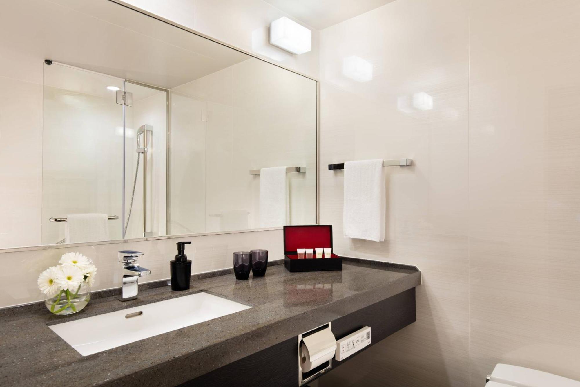 Courtyard By Marriott Shin-Osaka Station Ξενοδοχείο Εξωτερικό φωτογραφία Bathroom