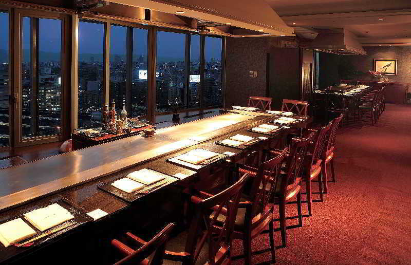 Courtyard By Marriott Shin-Osaka Station Ξενοδοχείο Εστιατόριο φωτογραφία The bar at the 49th floor