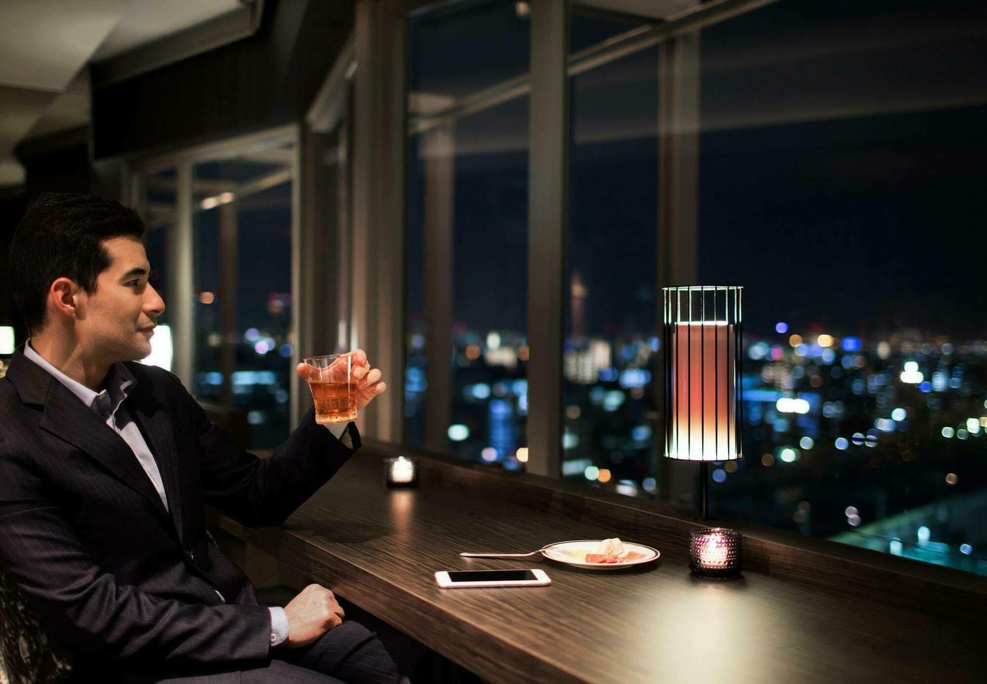 Courtyard By Marriott Shin-Osaka Station Ξενοδοχείο Εξωτερικό φωτογραφία The Philips hue Iris lamp